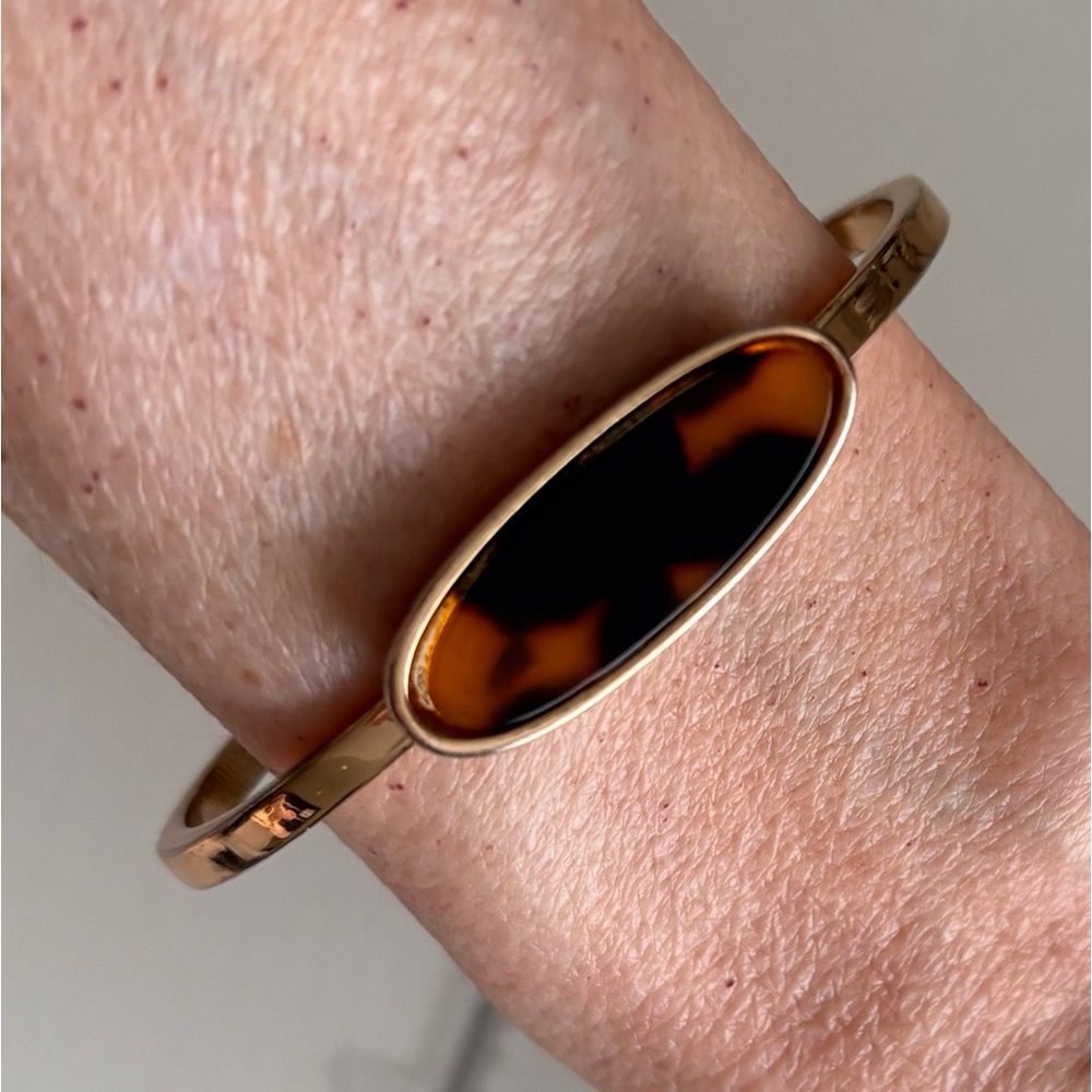 Tortoise shell enameled oval gold cuff bracelet